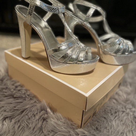 Micheal Kors, Size 10, Silver Heels - Picture 8 of 10